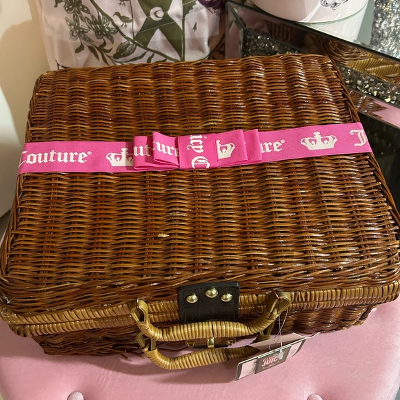 NWT JUICY COUTURE TEA PARTY SET FOR 4 IN WICKER BASKET VERY RARE SEE DETAILS - Picture 8 of 11